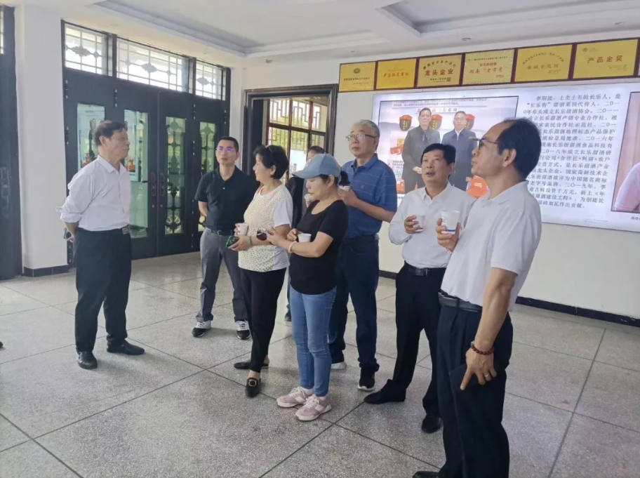 湖南省酒协黄酒果露酒分会专家赴汨罗考察调研长乐甜酒产业